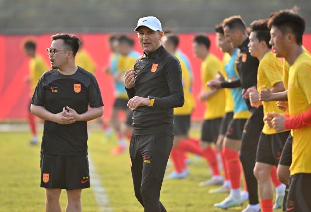 3上3下？国足增援军团凌晨到位 后防重组难为扬科