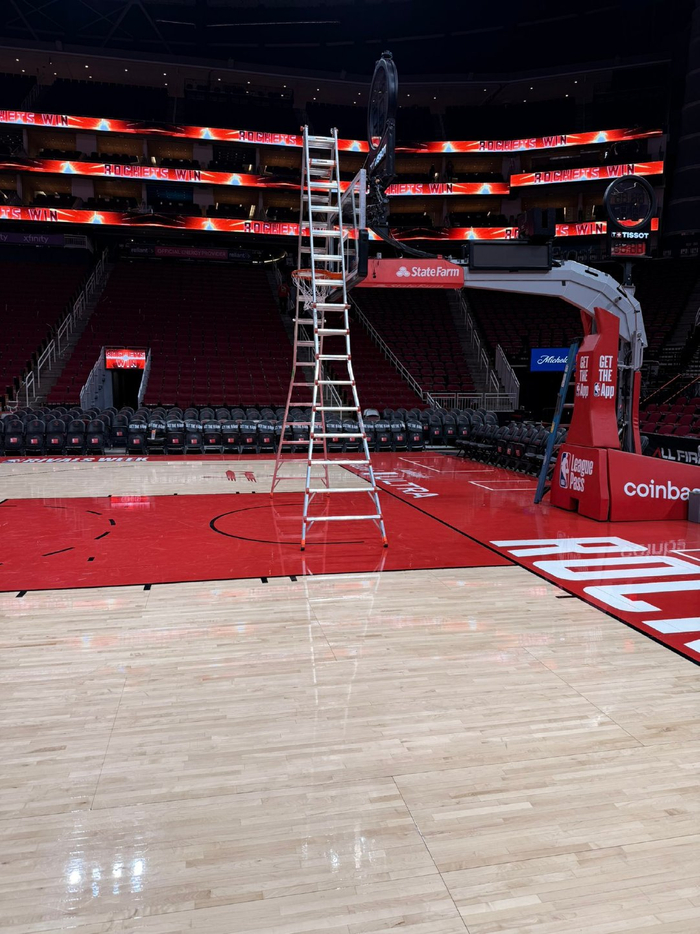 KAIYUN下载app-杜兰特调侃篮筐歪斜，笑称队友赛前挂筐不专业|凯文·杜兰特|火箭|马刺|运动员发声|休斯敦火箭队_新浪体育_新浪新闻