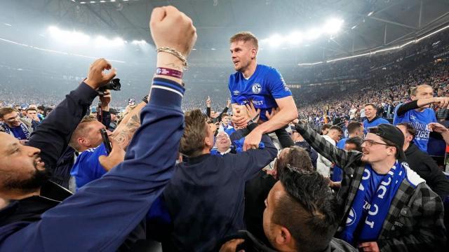 “欧洲斗士”在德乙重生！沙尔克04提前1轮重返德甲