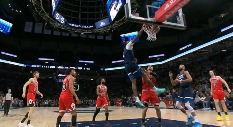 摧枯拉朽！纳兹·里德滑翔劈扣 森林狼轰出13-0强势反超